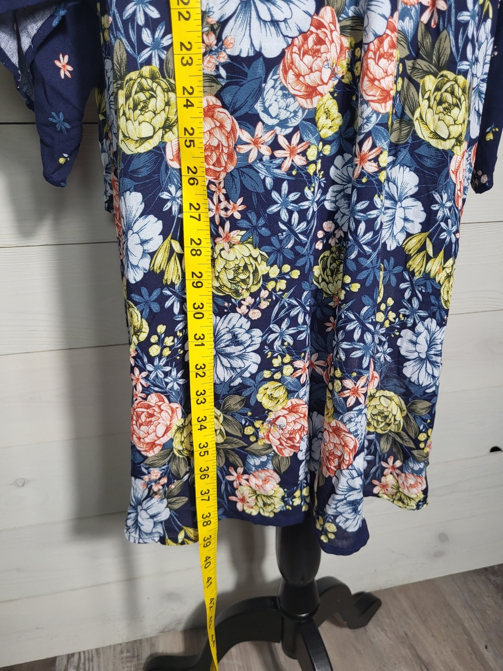 NWT TORRID Kimono Navy Floral Whimsy Flowy Asymetrical Hem Size 1X -2X. - Picture 7 of 7